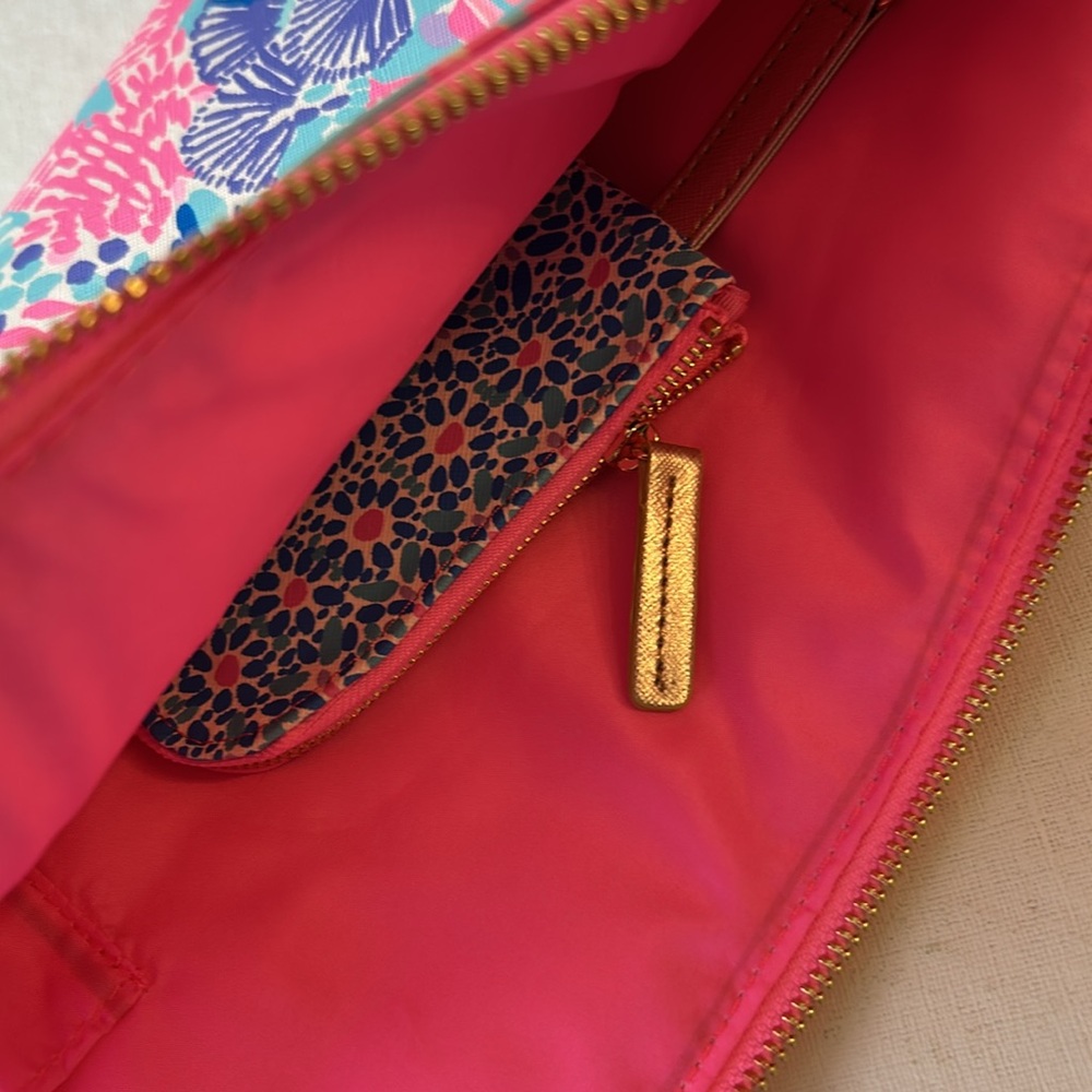 Lilly Pulitzer Splendor in the Sand Brand New  Tech Pouch - Picture 14 of 16
